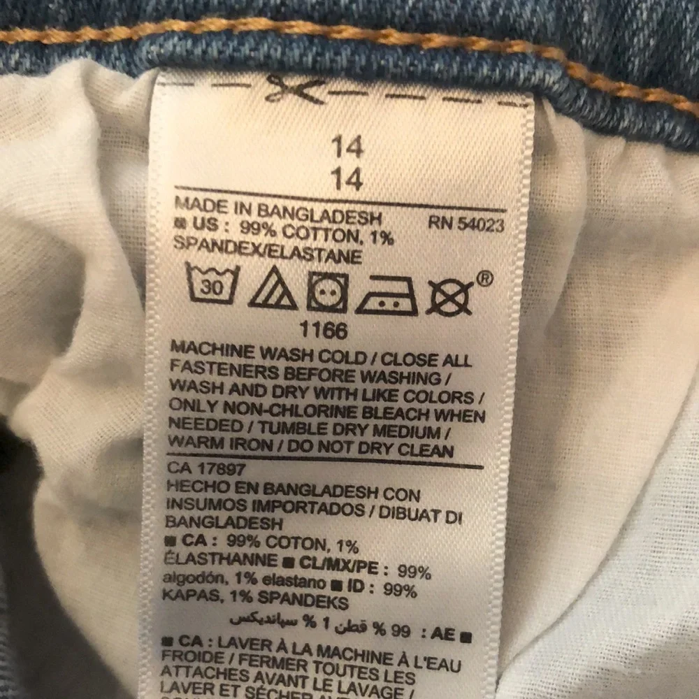 NWOT Old Navy Light Blue Wash Jean Shorts Size 14